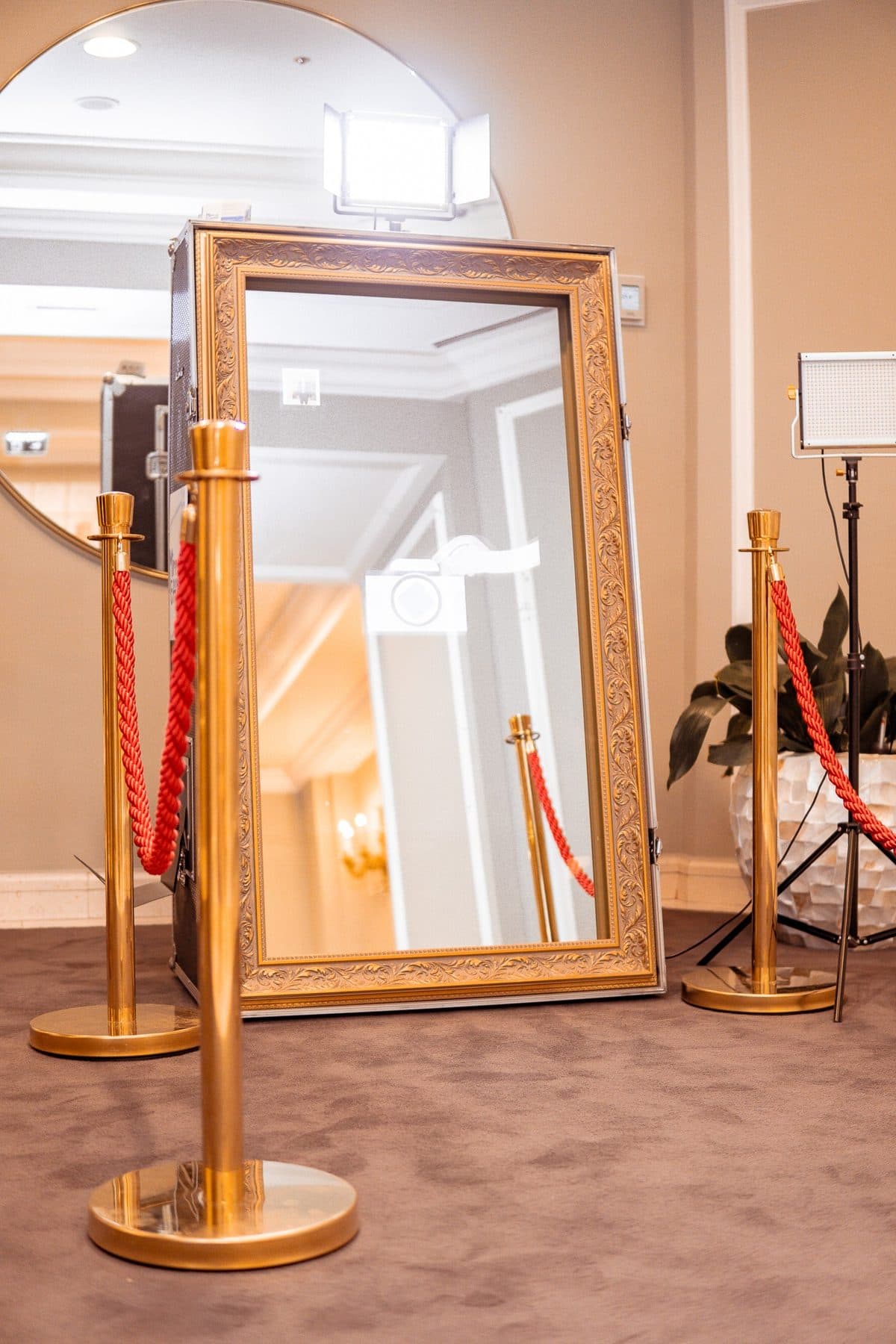 Miroir photobooth MirrorEffect lors d'un mariage élégant